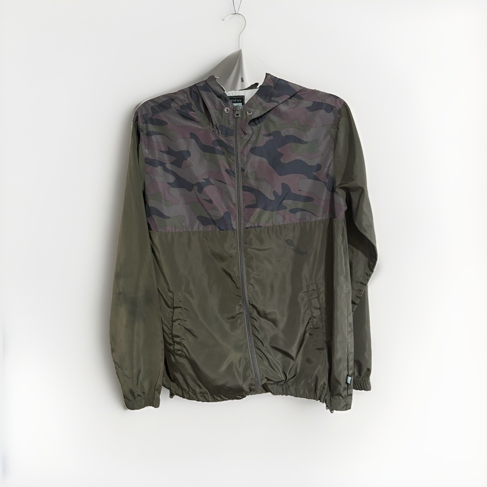 Beautiful Giant Men's Medium Green Camo Hooded Windbreaker Light Jacket F187